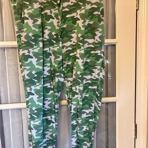Muk Luks Green Camouflage pull on pants